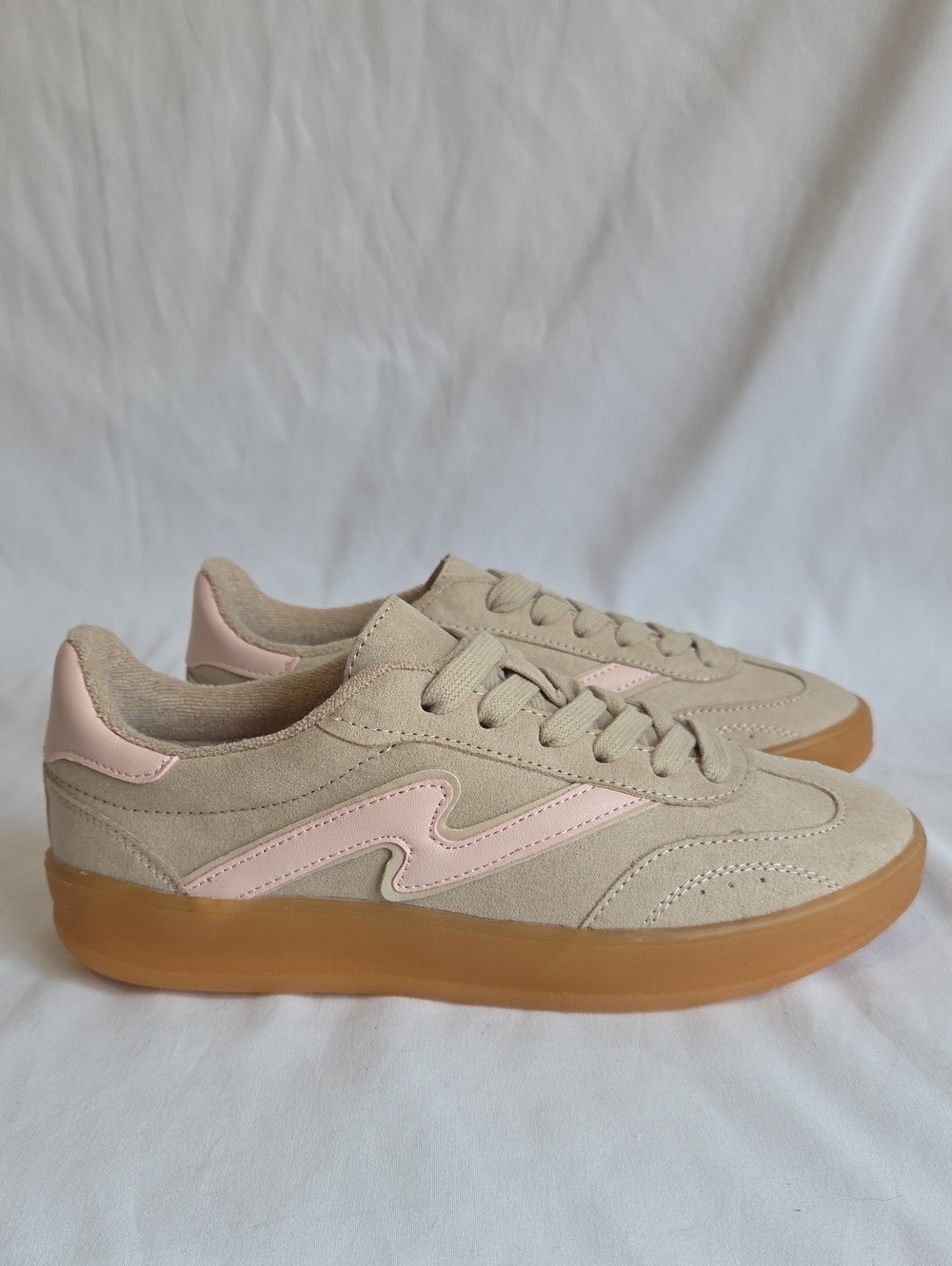 Madden Girl Giia Women's Fashion Sneakers